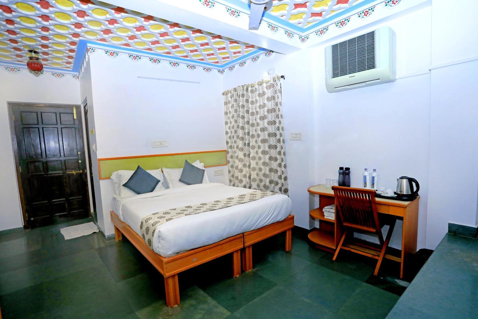 Hotel The Kesar Niwas Udaipur Exterior foto