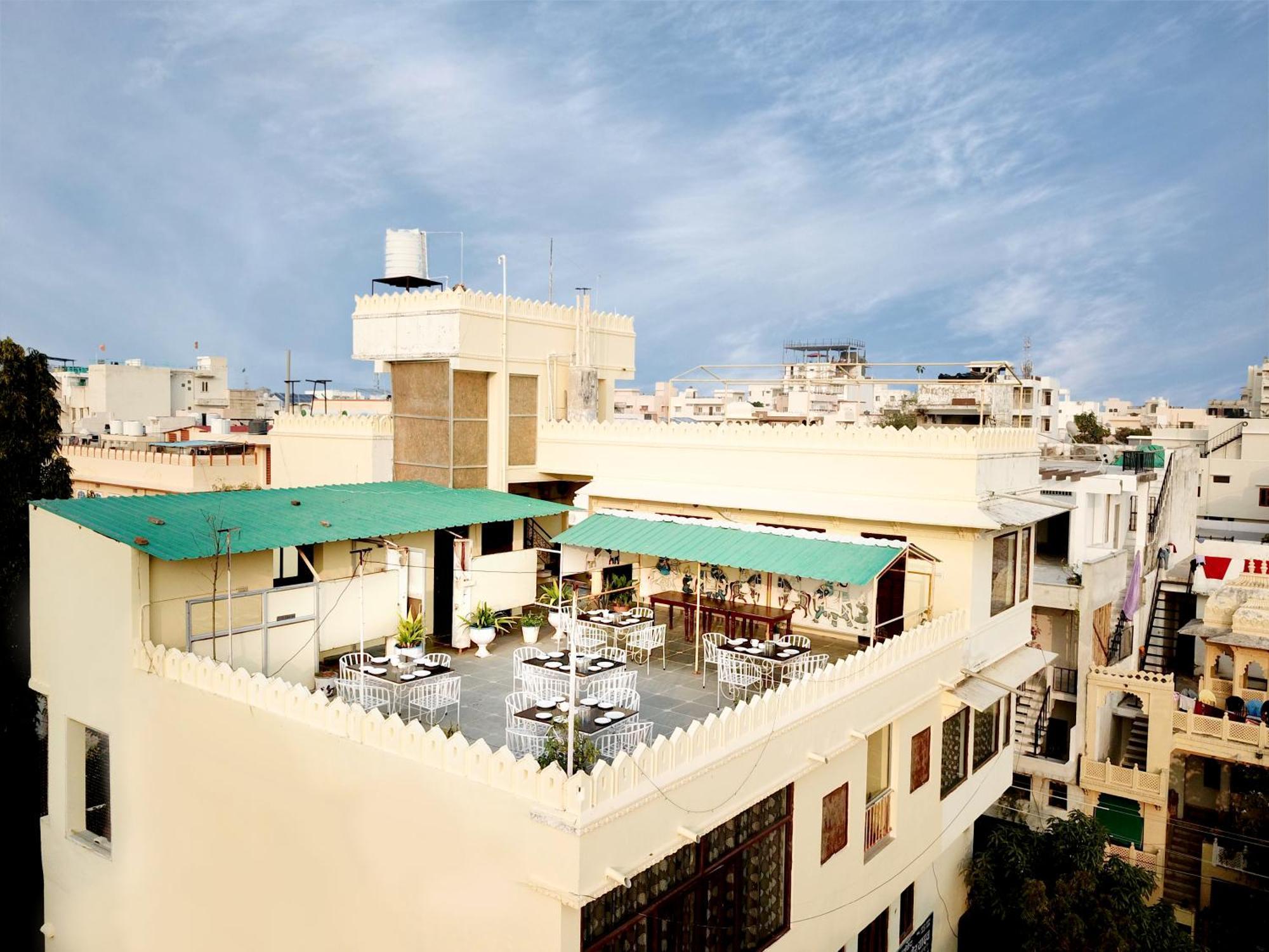Hotel The Kesar Niwas Udaipur Exterior foto
